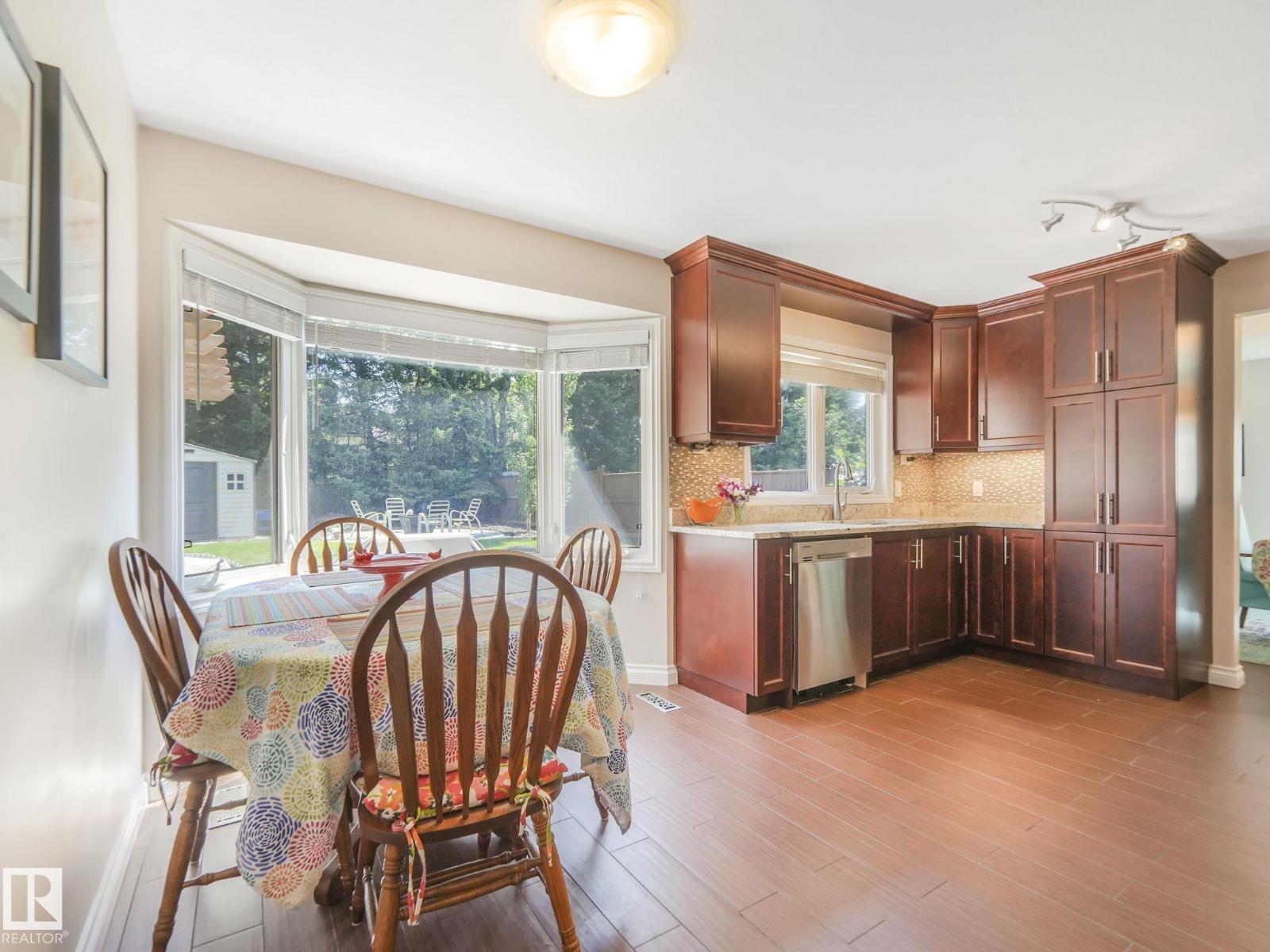 Photo 9 of 88 Wahstao Cr Nw, Edmonton AB