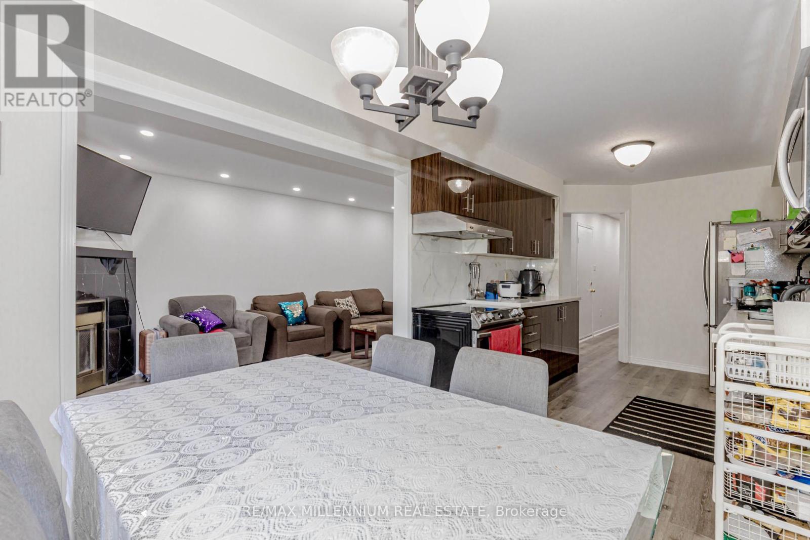 Photo 15 of 28 4605 Donegal Drive, Mississauga ON