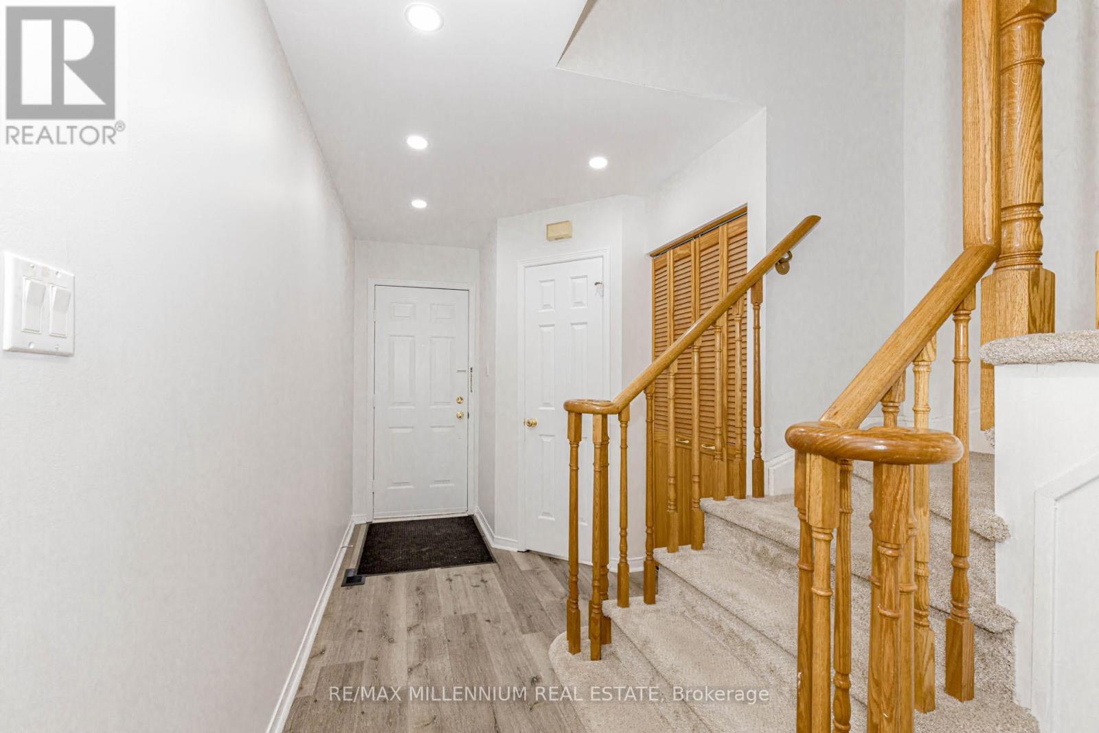 Photo 17 of 28 4605 Donegal Drive, Mississauga ON