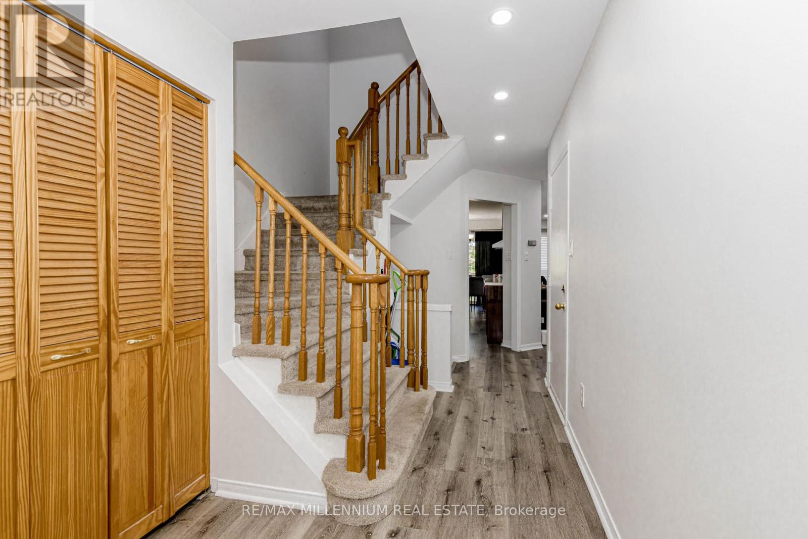Photo 5 of 28 4605 Donegal Drive, Mississauga ON