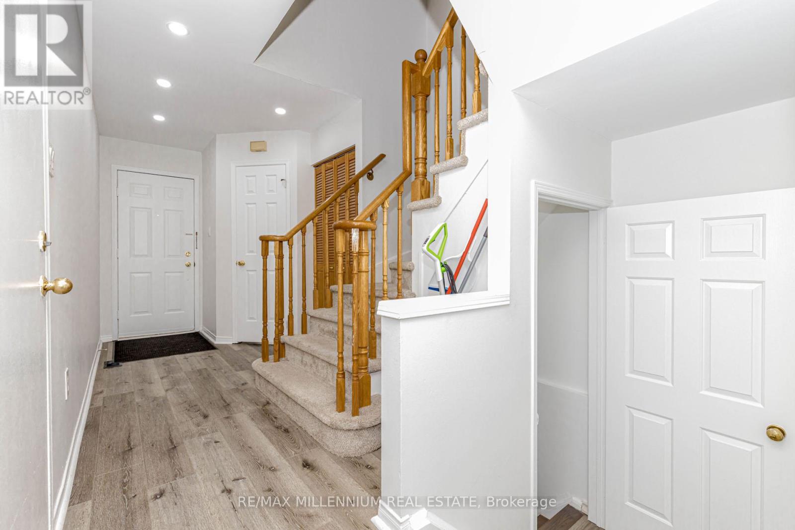 Photo 6 of 28 4605 Donegal Drive, Mississauga ON