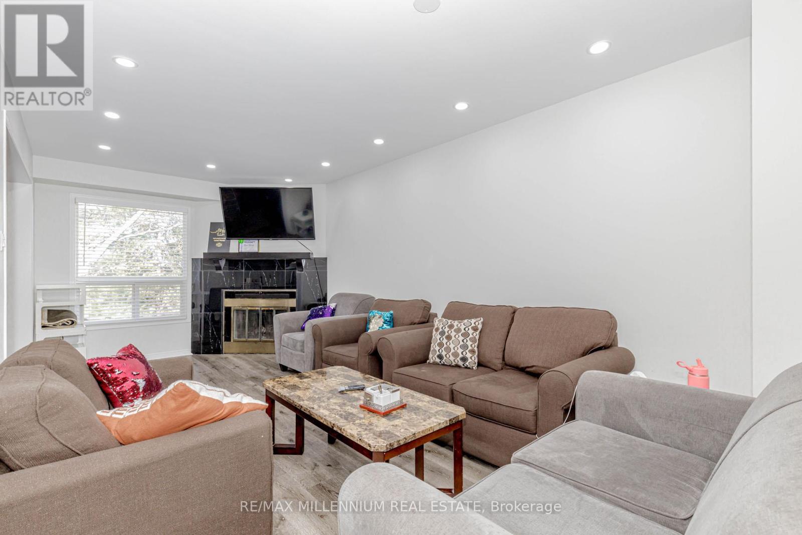 Photo 7 of 28 4605 Donegal Drive, Mississauga ON