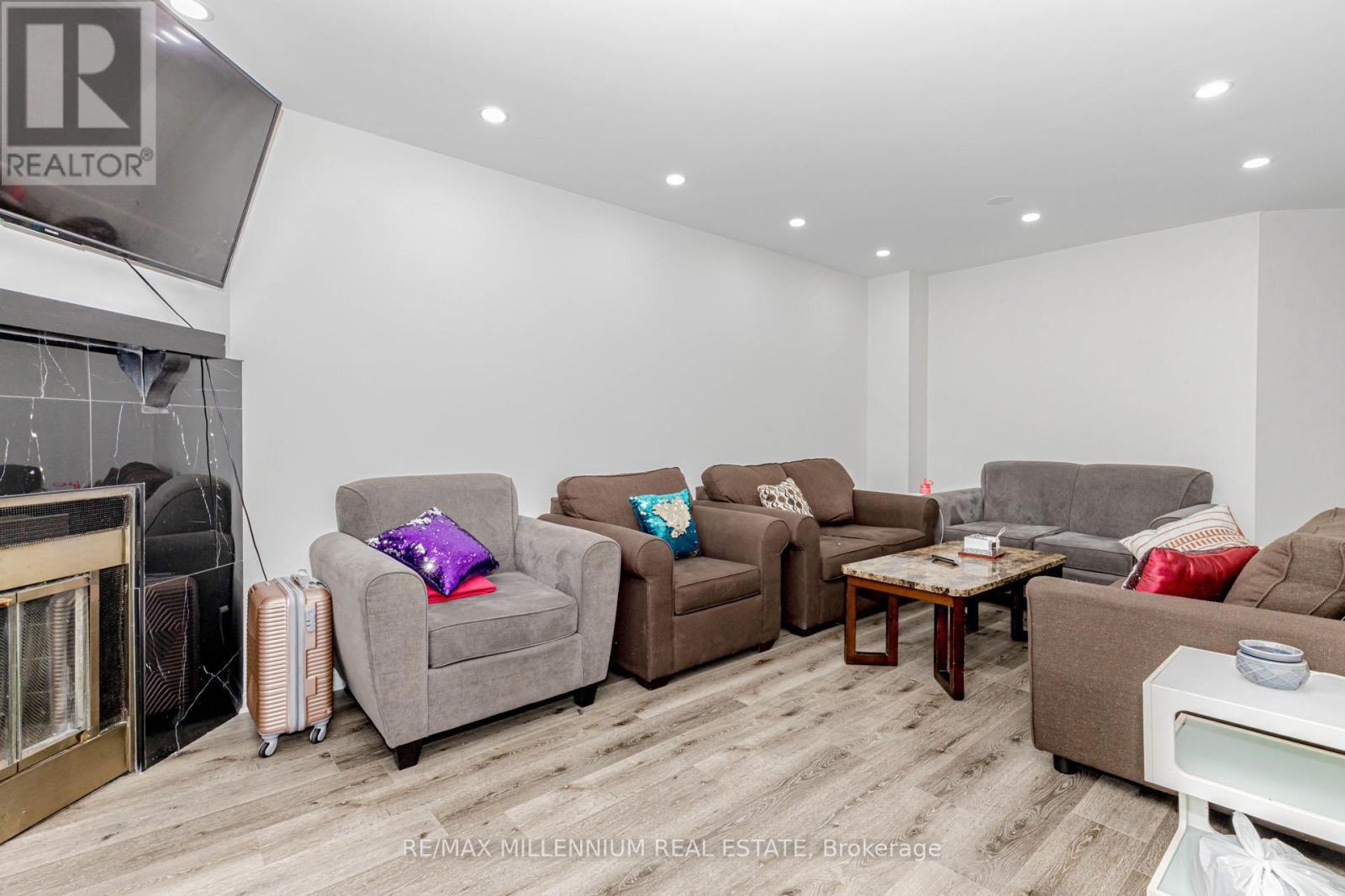 Photo 8 of 28 4605 Donegal Drive, Mississauga ON