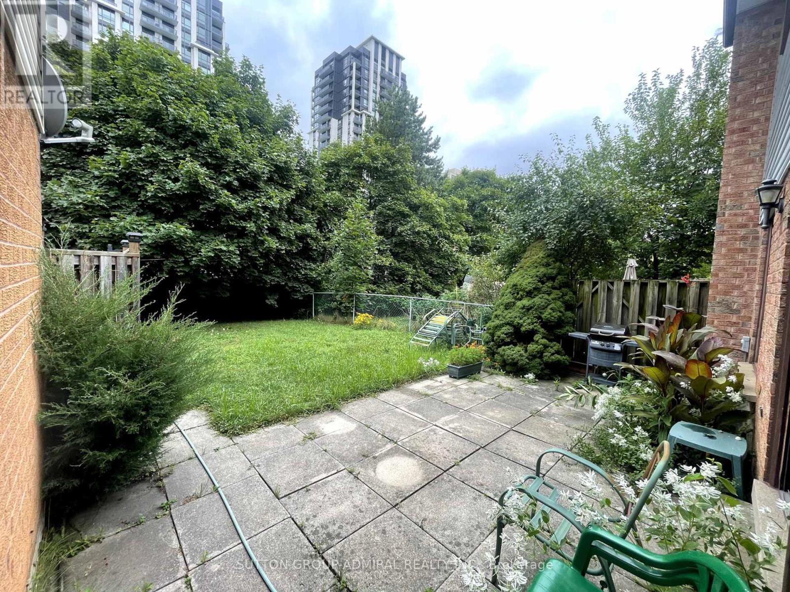 Photo 4 of 3980 Bishopstoke Lane, Mississauga ON