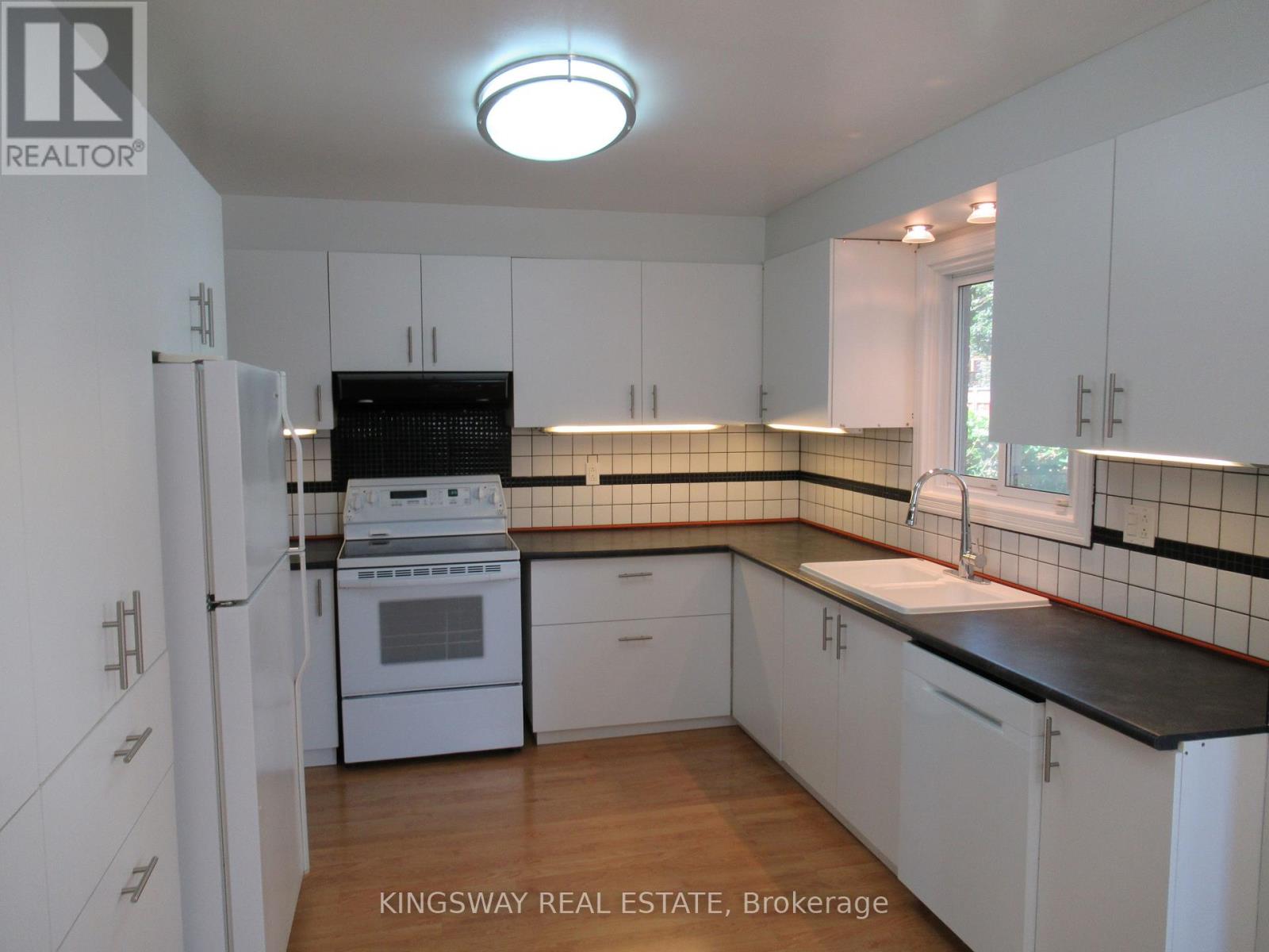 Photo 11 of 6059 Tillsdown Drive, Mississauga ON