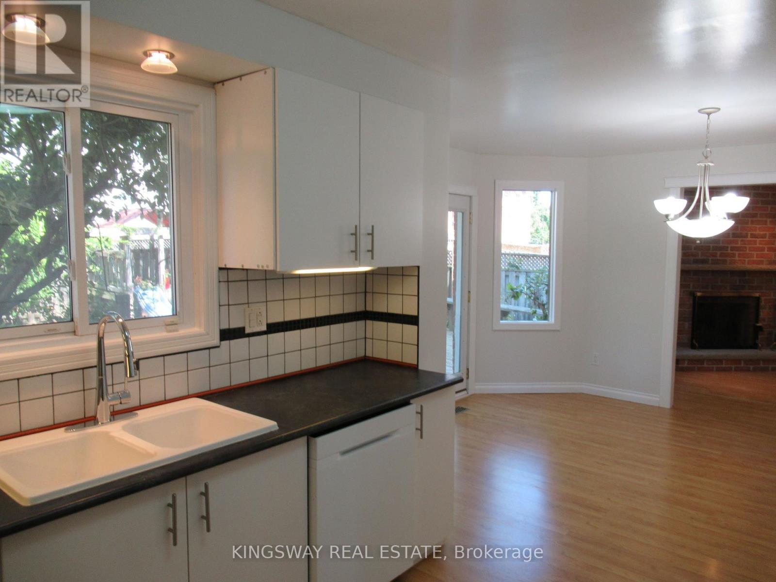 Photo 12 of 6059 Tillsdown Drive, Mississauga ON