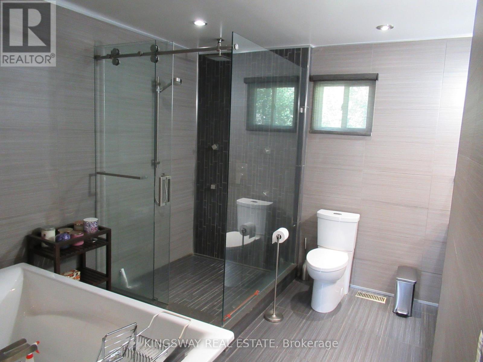 Photo 14 of 6059 Tillsdown Drive, Mississauga ON