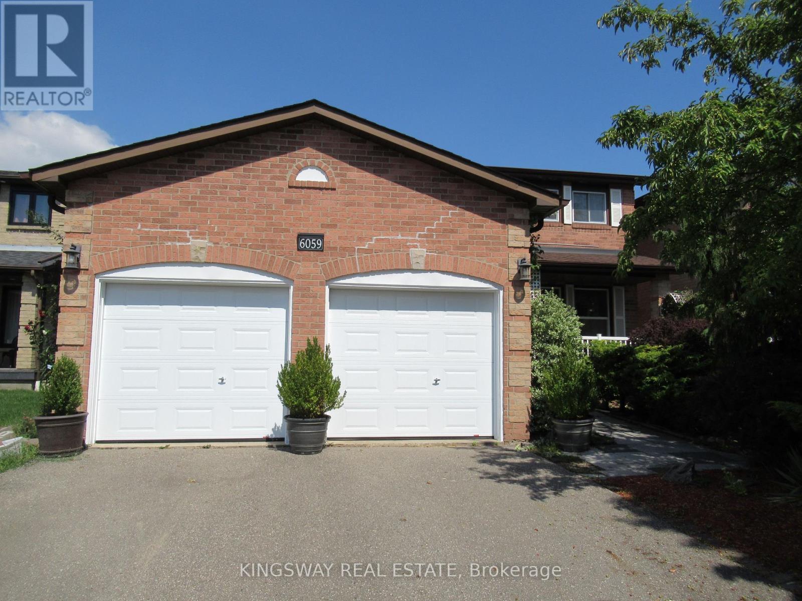 Photo 2 of 6059 Tillsdown Drive, Mississauga ON