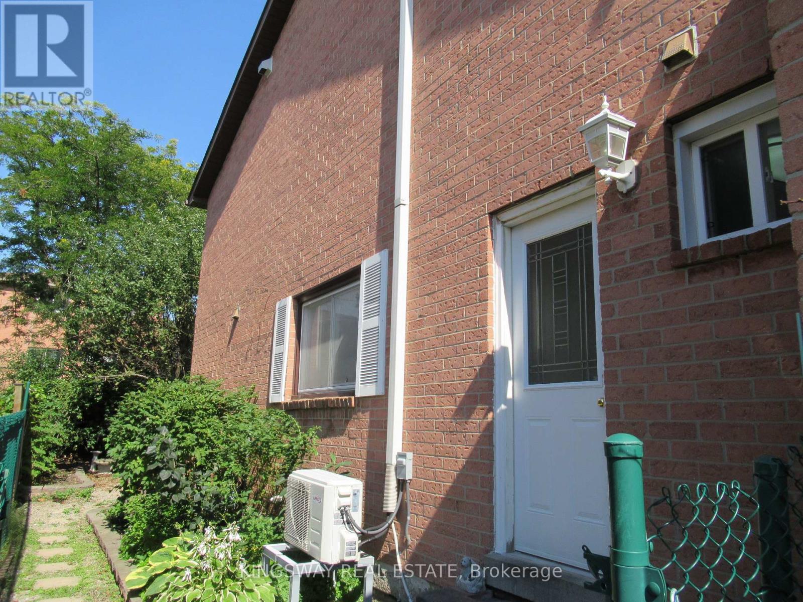 Photo 23 of 6059 Tillsdown Drive, Mississauga ON