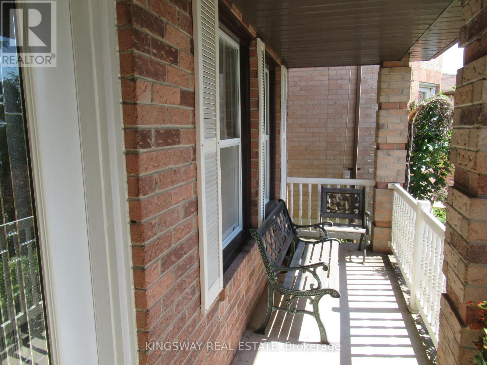 Photo 4 of 6059 Tillsdown Drive, Mississauga ON