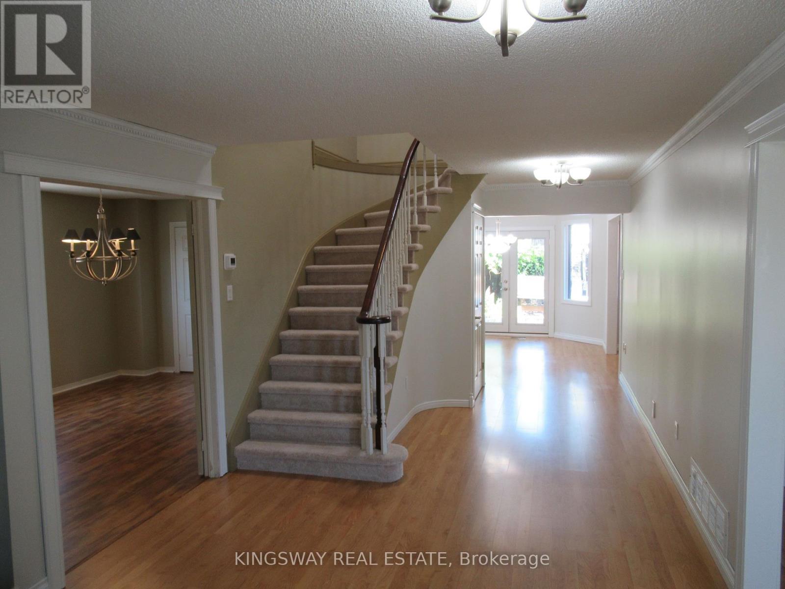 Photo 5 of 6059 Tillsdown Drive, Mississauga ON
