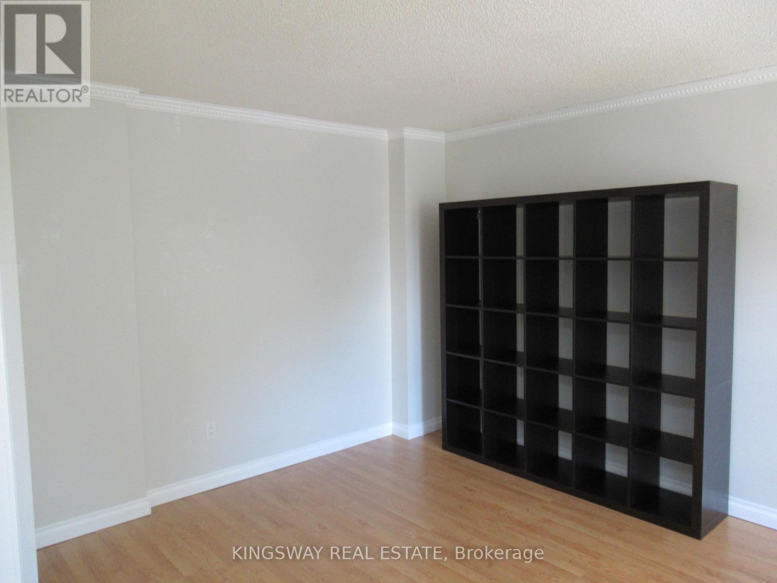 Photo 6 of 6059 Tillsdown Drive, Mississauga ON