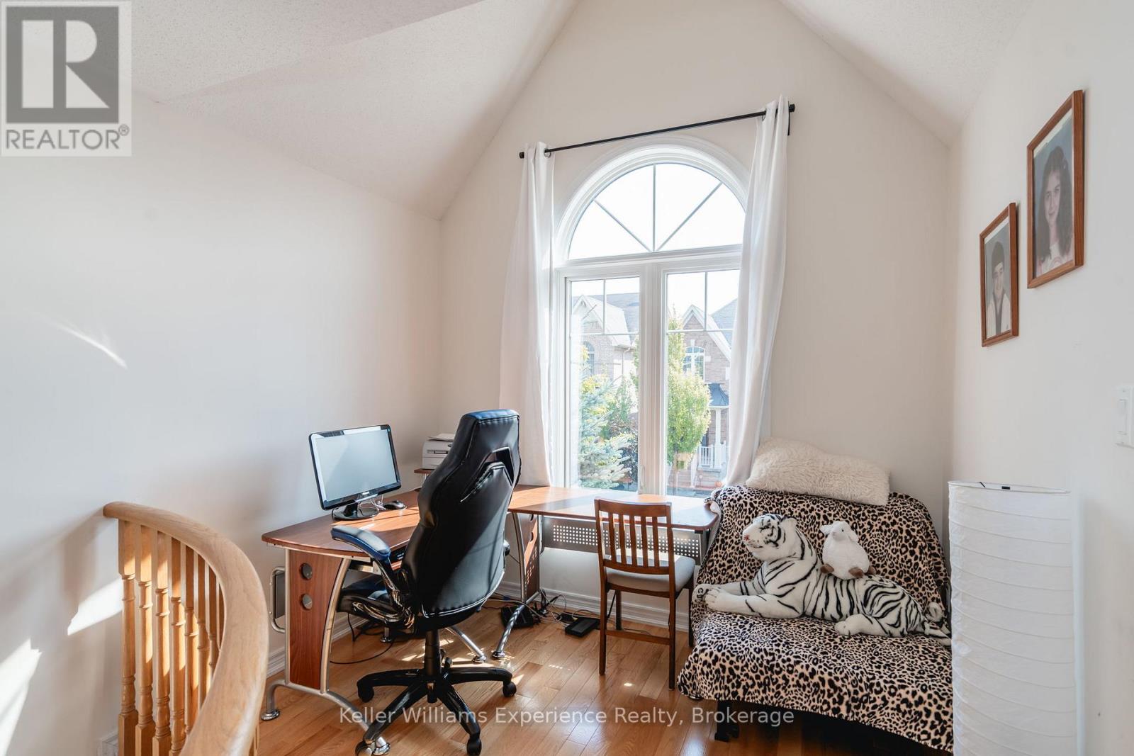 Photo 12 of 26 Homerton Avenue, Richmond Hill ON
