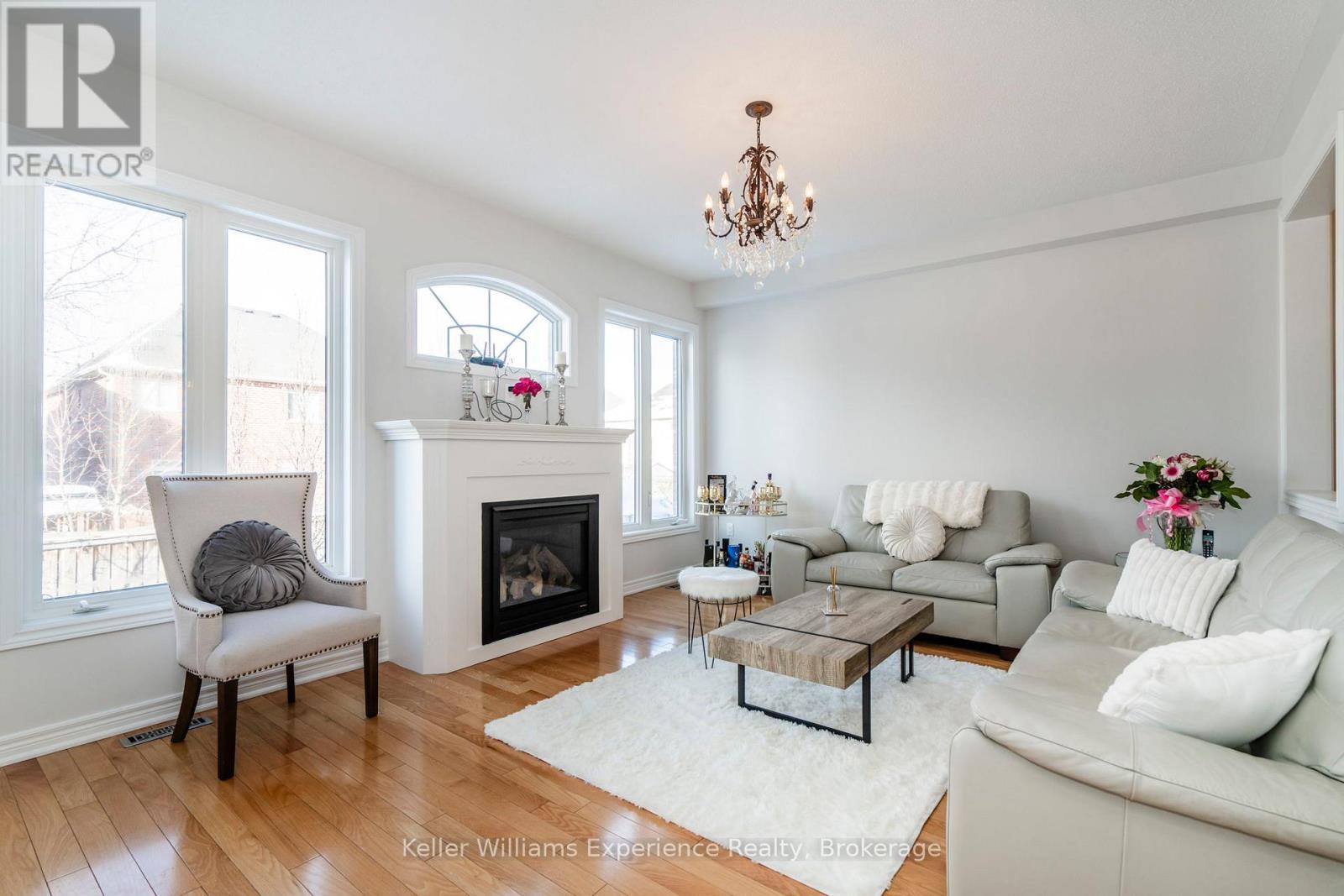 Photo 11 of 26 Homerton Avenue, Richmond Hill ON