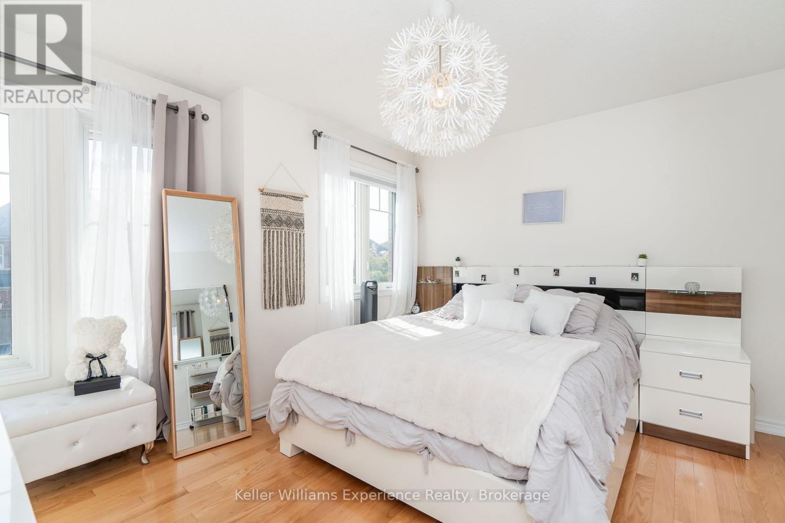 Photo 17 of 26 Homerton Avenue, Richmond Hill ON