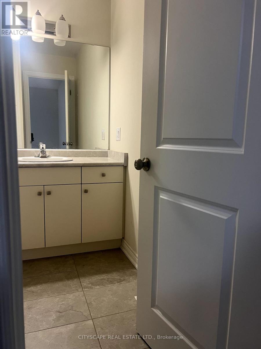 Photo 4 of 87 7768 Ascot Circle, Niagara Falls ON
