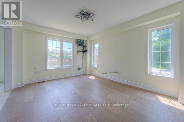 Photo 11 of 70 Gillespie Drive, Brantford ON