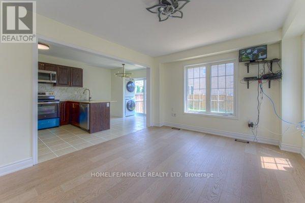 Photo 12 of 70 Gillespie Drive, Brantford ON