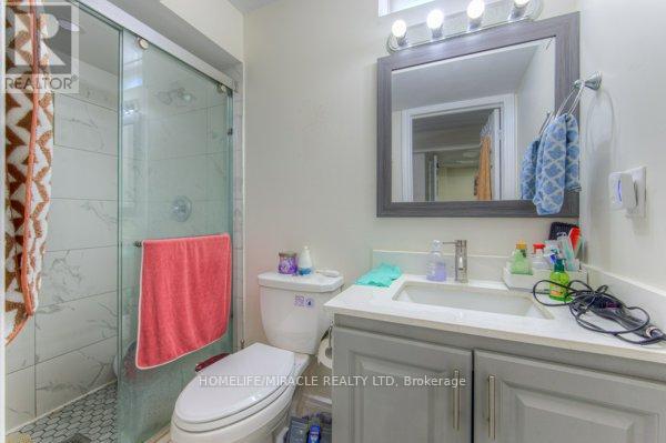 Photo 33 of 70 Gillespie Drive, Brantford ON