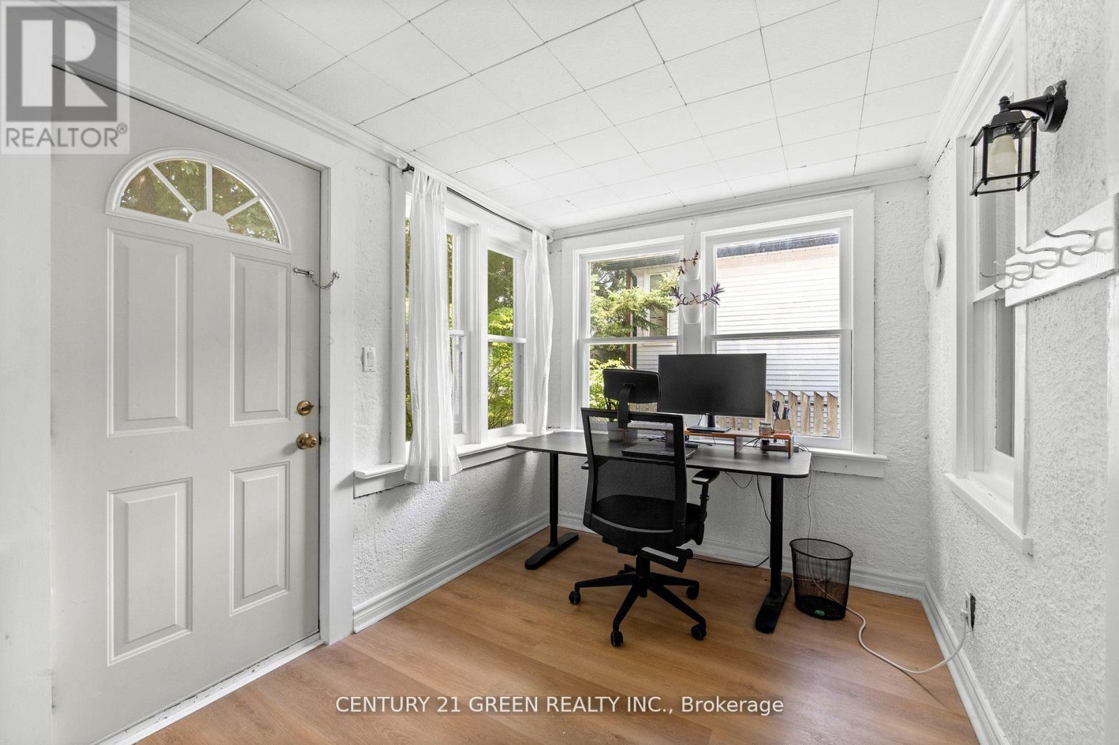 Photo 10 of 50 Elgin Street S, Cambridge ON