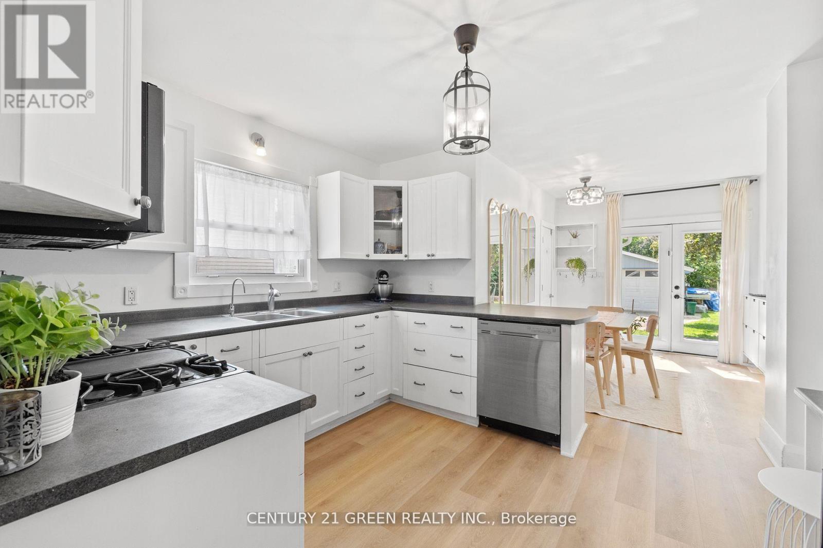 Photo 18 of 50 Elgin Street S, Cambridge ON