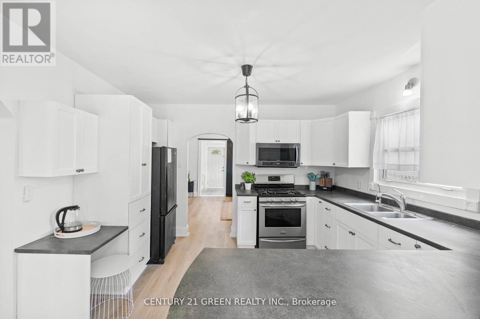 Photo 19 of 50 Elgin Street S, Cambridge ON