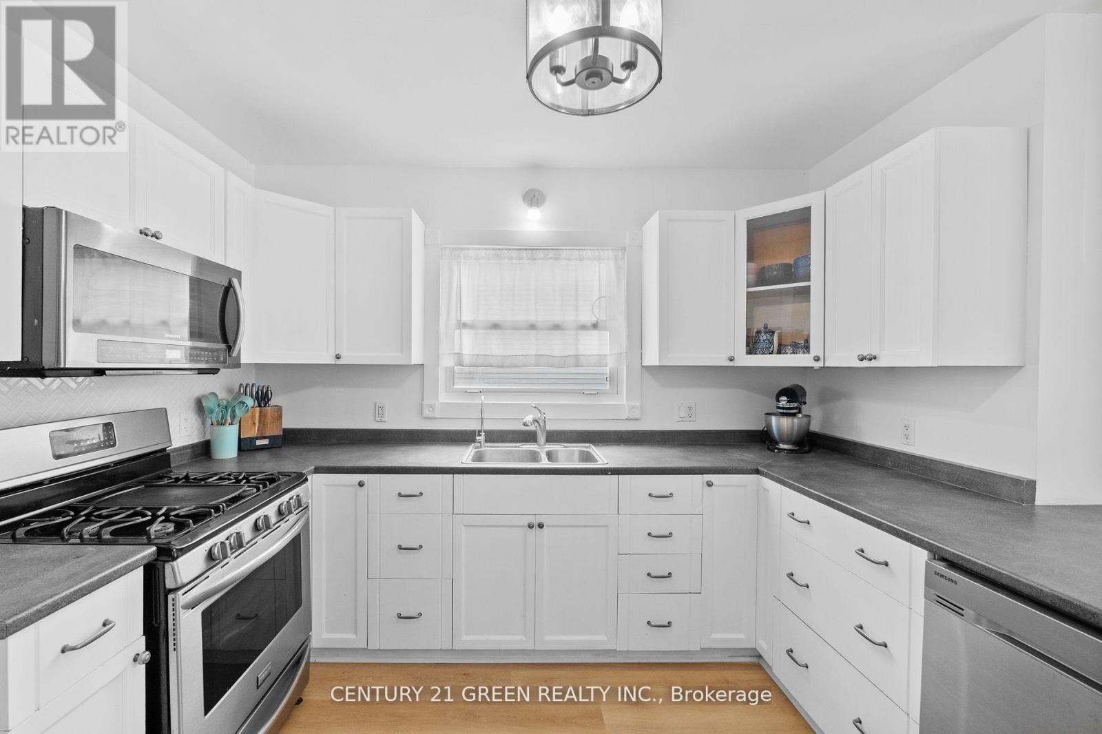 Photo 20 of 50 Elgin Street S, Cambridge ON