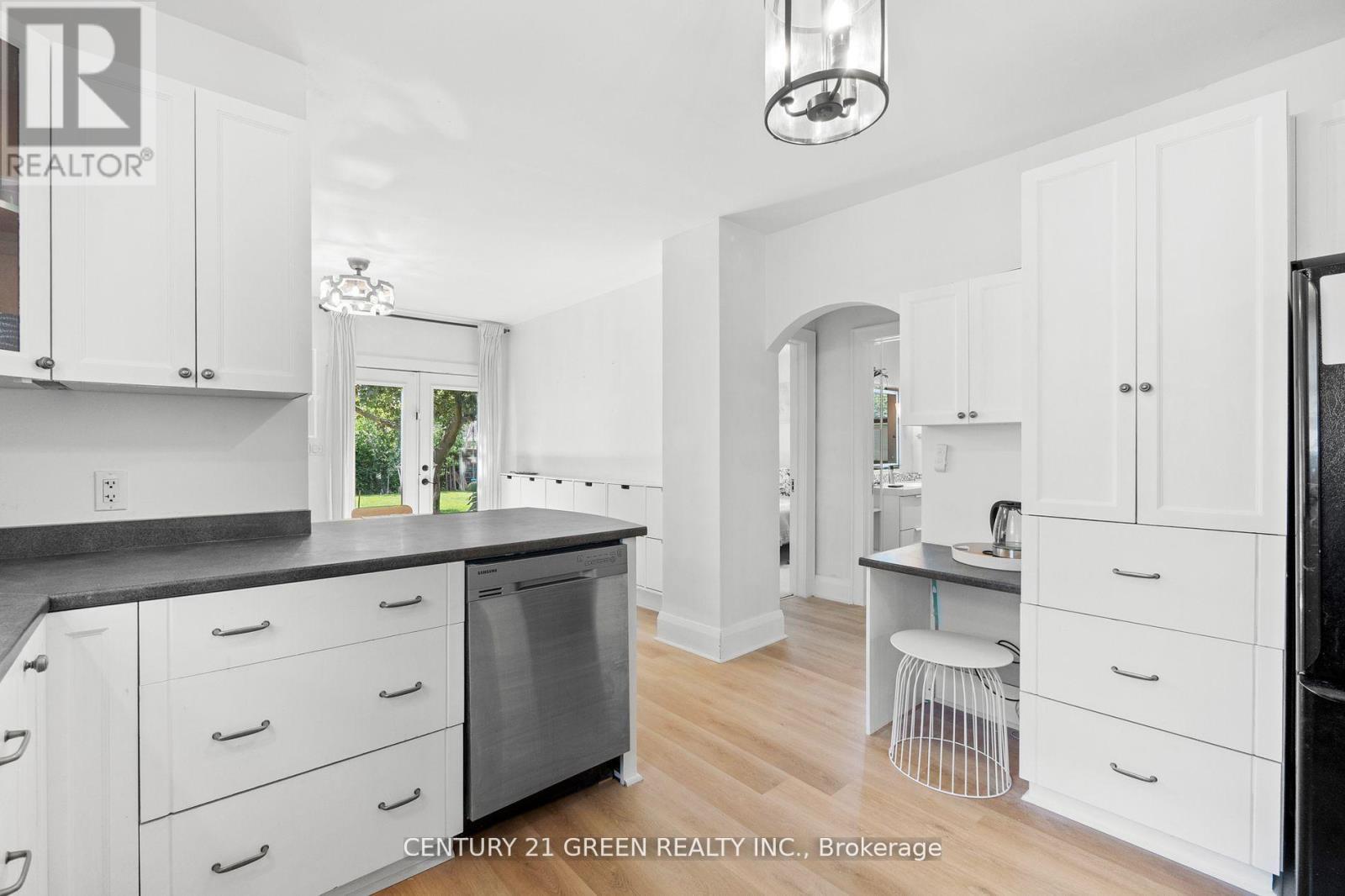 Photo 21 of 50 Elgin Street S, Cambridge ON