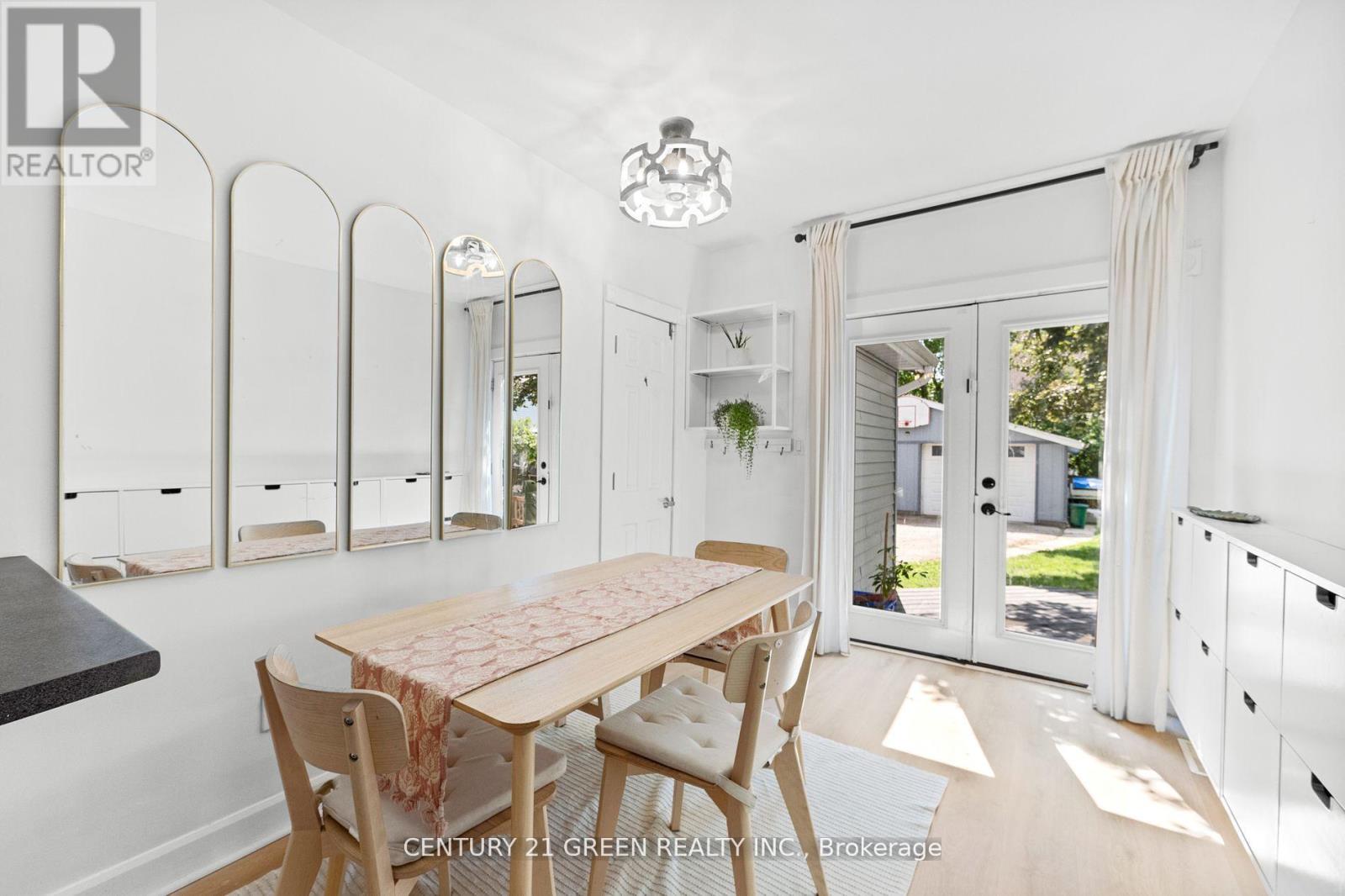 Photo 23 of 50 Elgin Street S, Cambridge ON