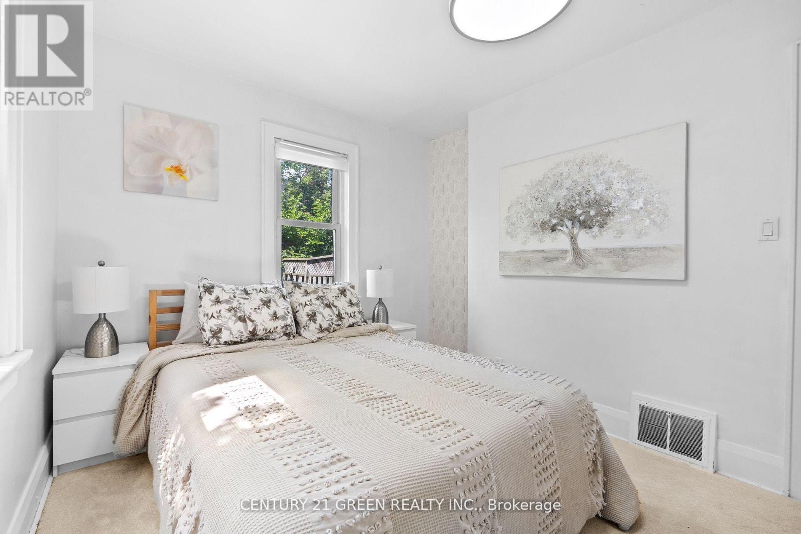 Photo 28 of 50 Elgin Street S, Cambridge ON
