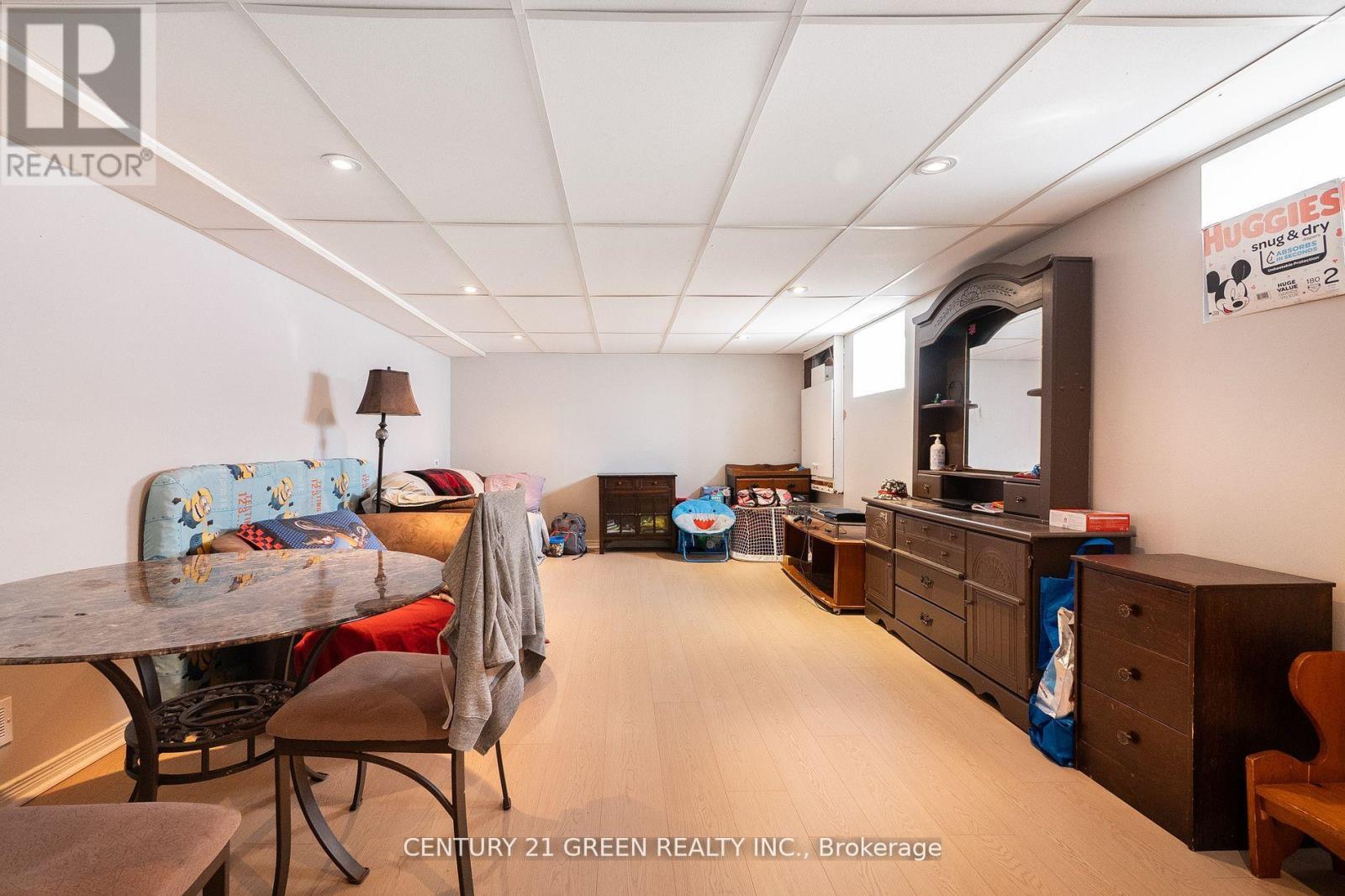 Photo 33 of 50 Elgin Street S, Cambridge ON