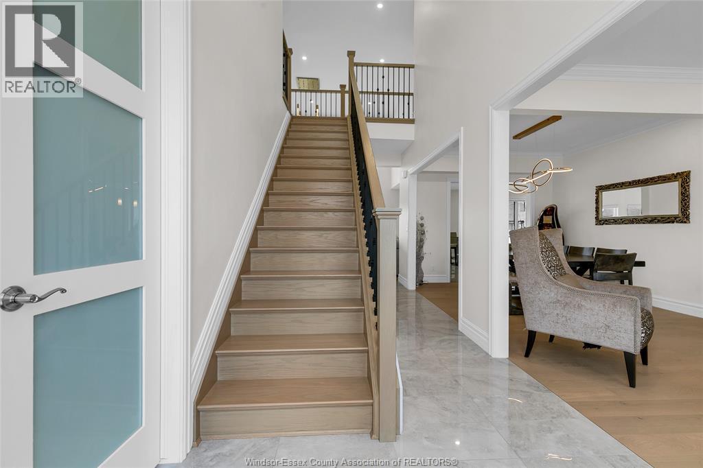 Photo 4 of 570 Orchard Crescent, Windsor ON