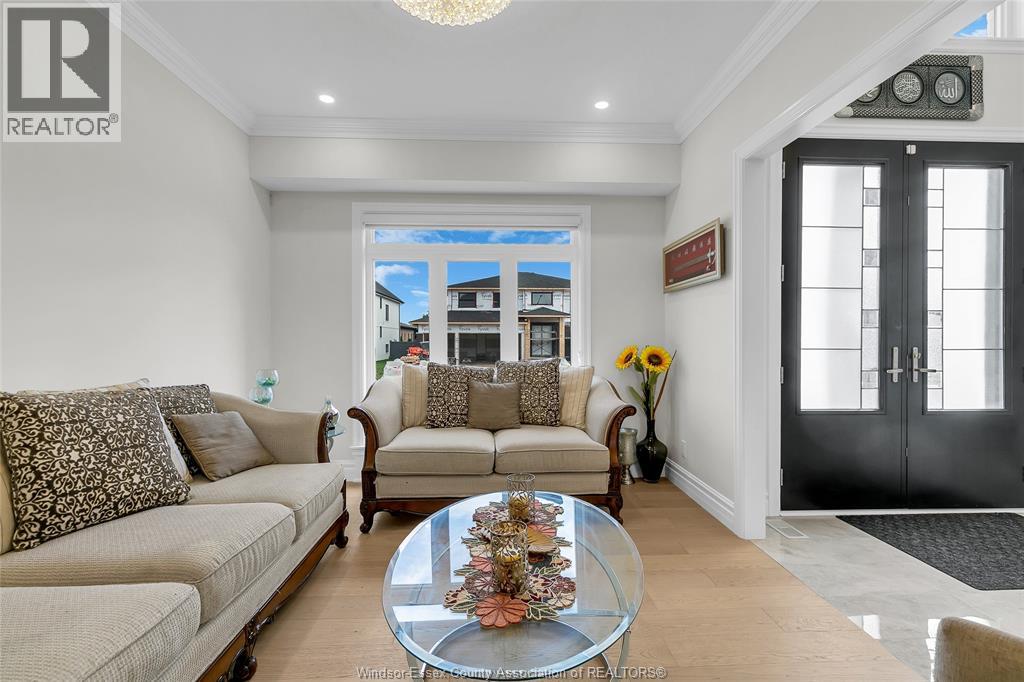Photo 5 of 570 Orchard Crescent, Windsor ON