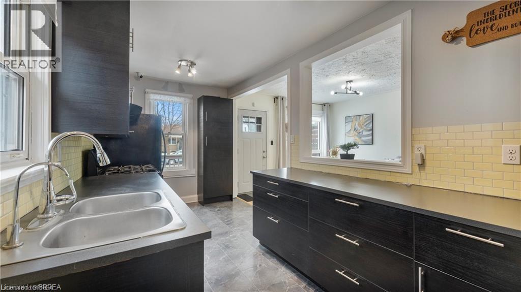 Photo 9 of 69 Lyons Avenue, Brantford ON