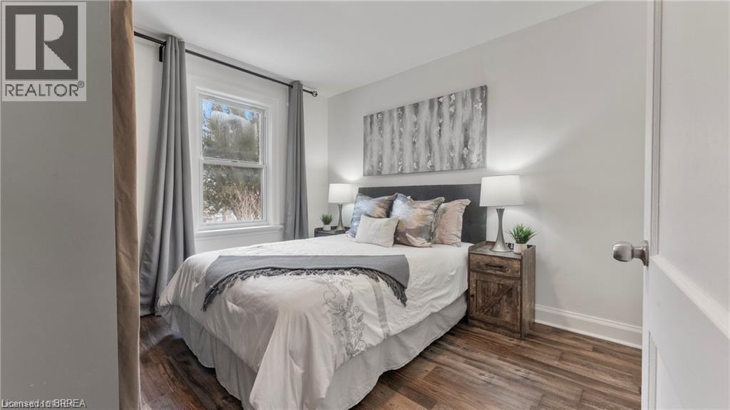 Photo 12 of 69 Lyons Avenue, Brantford ON