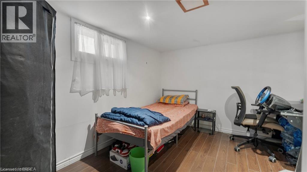 Photo 21 of 69 Lyons Avenue, Brantford ON