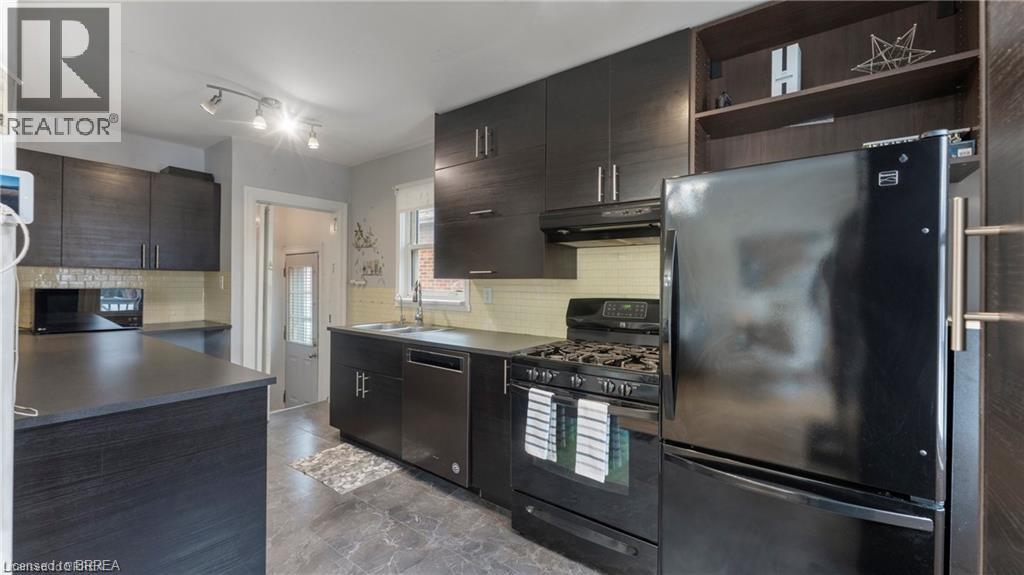 Photo 7 of 69 Lyons Avenue, Brantford ON