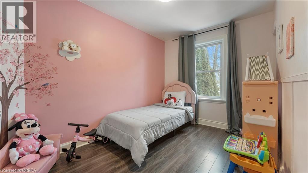 Photo 11 of 69 Lyons Avenue, Brantford ON