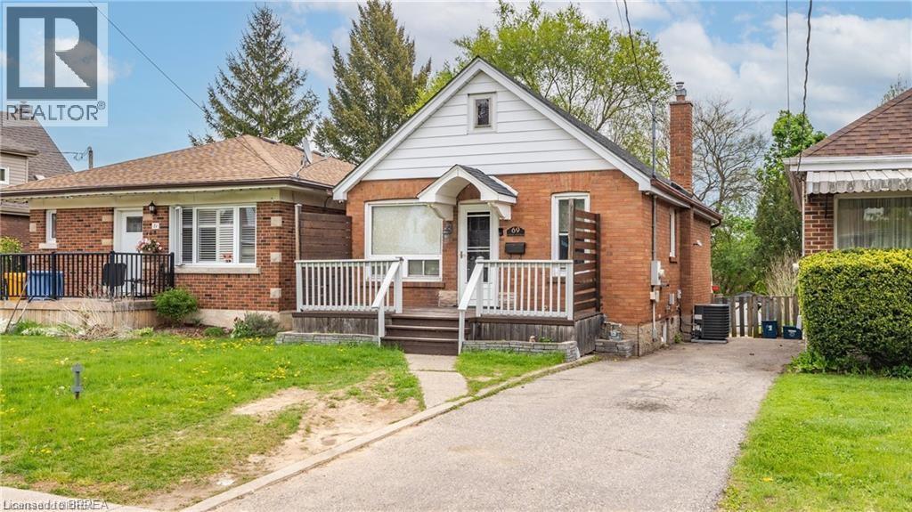 Photo 27 of 69 Lyons Avenue, Brantford ON