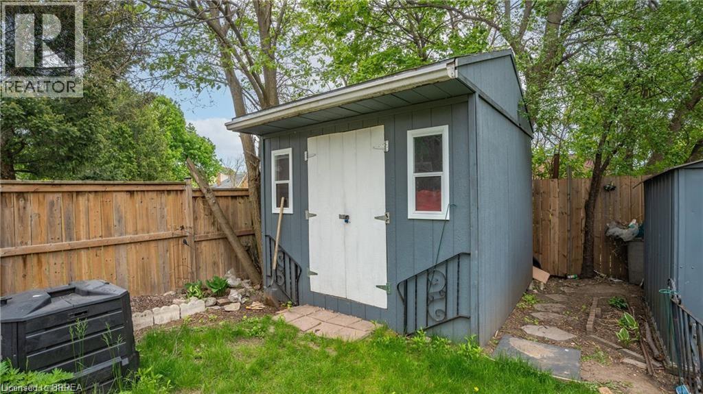 Photo 33 of 69 Lyons Avenue, Brantford ON
