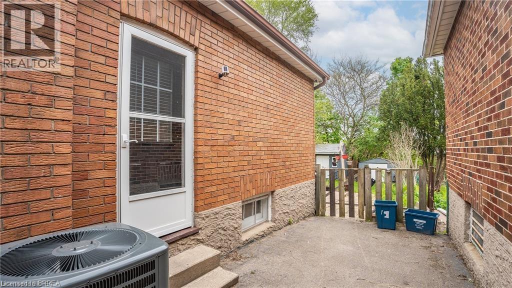 Photo 26 of 69 Lyons Avenue, Brantford ON