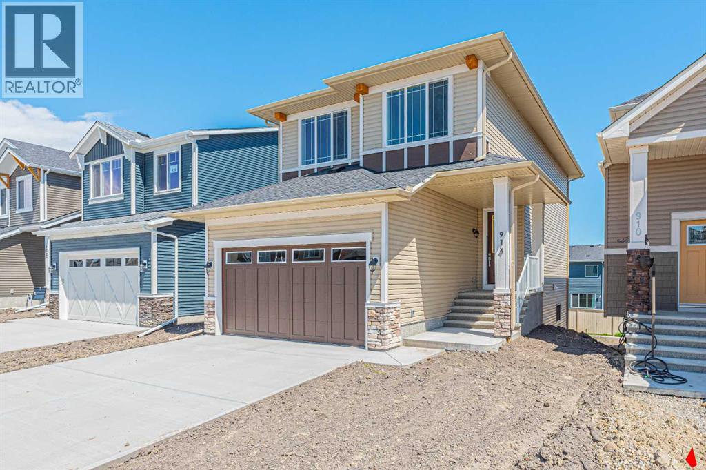 Photo 3 of 914 Bayview Heights Sw, Airdrie AB