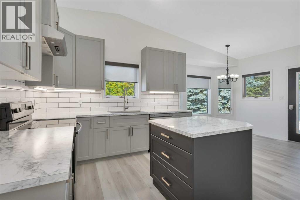 11 Maple Bay, Lacombe