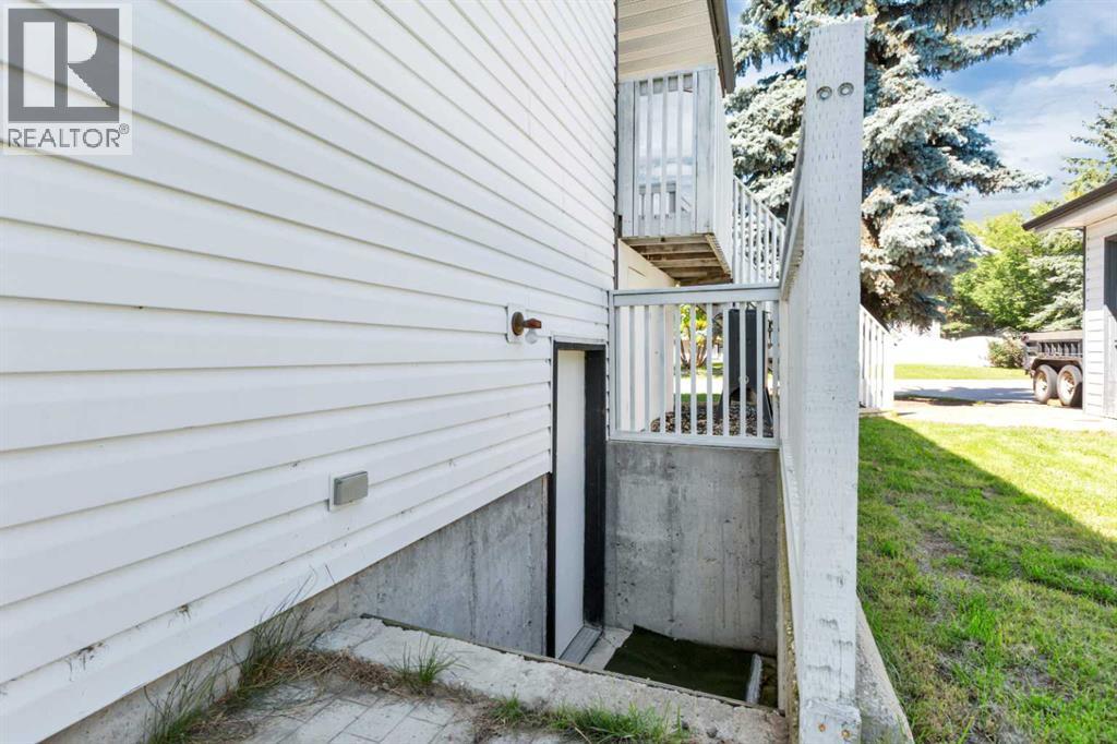 11 Maple Bay, Lacombe