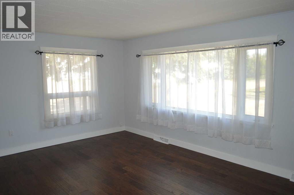 Photo 16 of 4817 50 Avenue, Killam AB