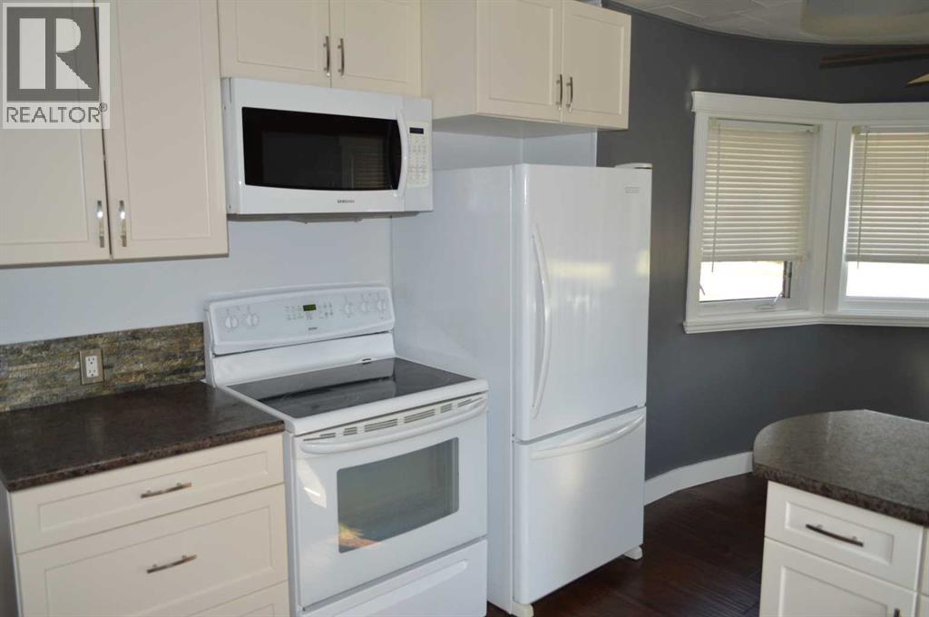 Photo 9 of 4817 50 Avenue, Killam AB