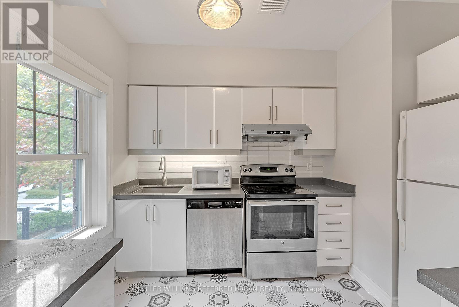Photo 19 of 2 East 388 Brunswick Avenue, Toronto ON