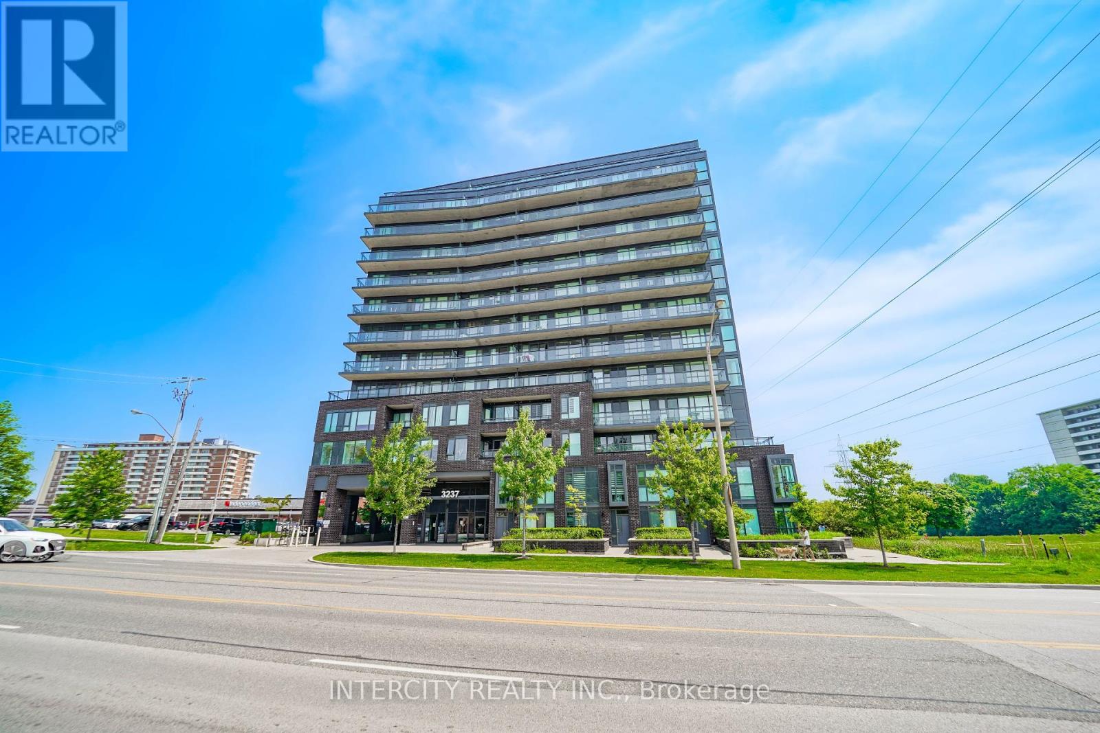 Photo 3 of 611 3237 Bayview Avenue, Toronto ON