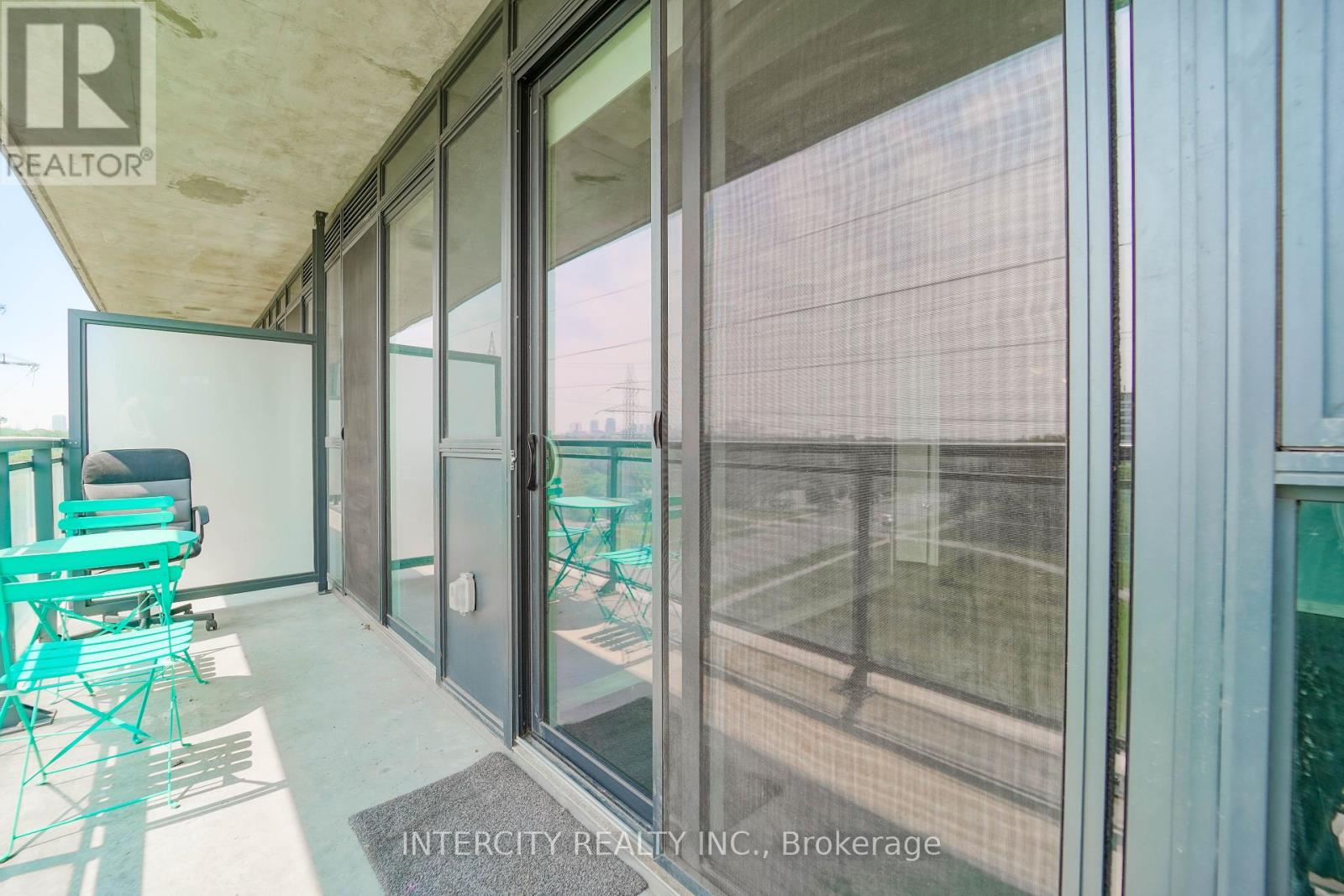 Photo 32 of 611 3237 Bayview Avenue, Toronto ON