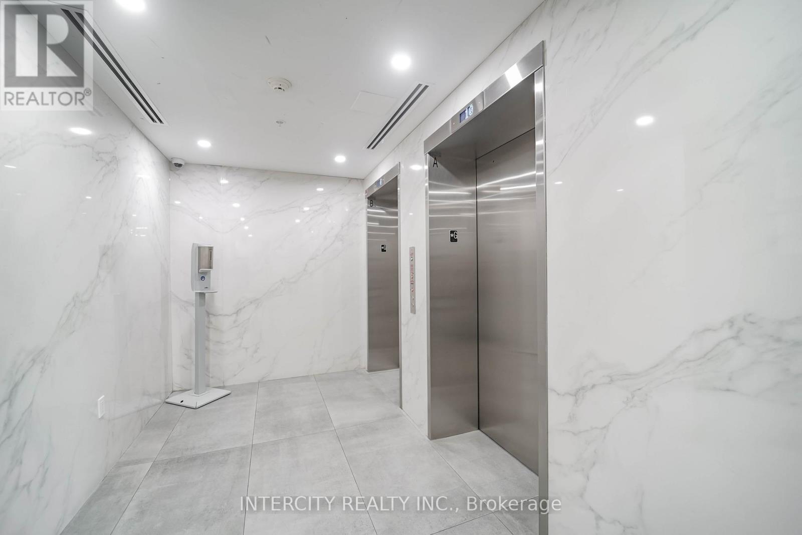 Photo 6 of 611 3237 Bayview Avenue, Toronto ON